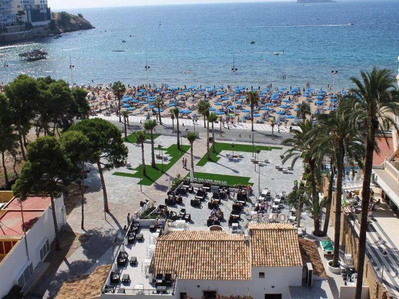 Oasis Beach Club Apartments